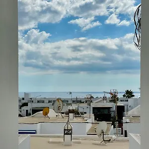 Cozy And Sunny Over The Rooftops Apartamento Puerto del Carmen (Lanzarote)